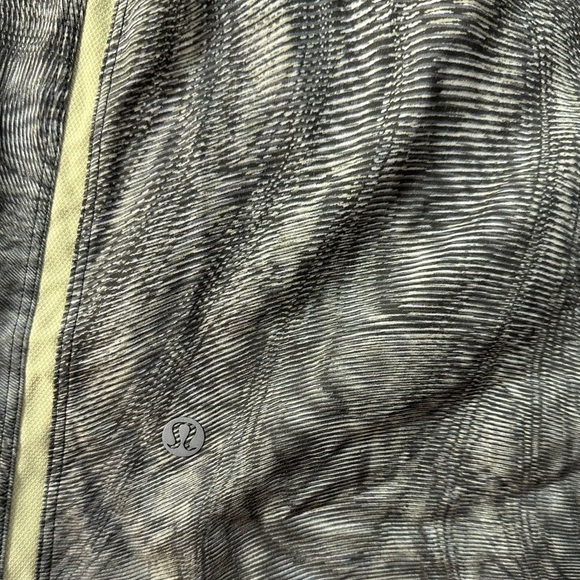Lululemon Pace Breaker Grey Dimensional Dew Green-Yellow Unlined Shorts 7” - Picture 11 of 12